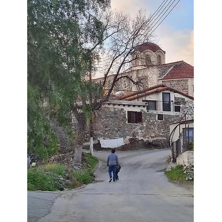 펜션 The Rock House - Beautiful Countryside With Mandarins Oranges And Olive Trees,. Near Limassol At Eptagonia Village. Ephtagonia