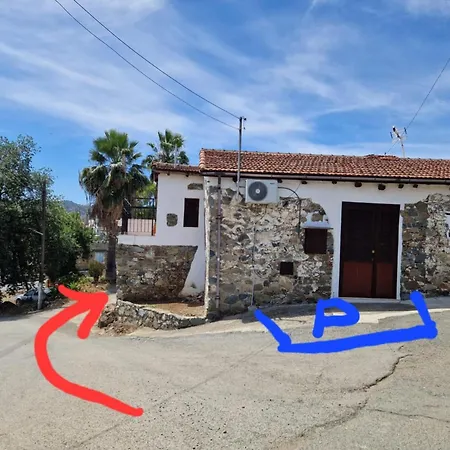 Prázdninový dům The Rock House - Beautiful Countryside With Mandarins Oranges And Olive Trees,. Near Limassol At Eptagonia Village.