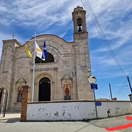 Prázdninový dům The Rock House - Beautiful Countryside With Mandarins Oranges And Olive Trees,. Near Limassol At Eptagonia Village. *
