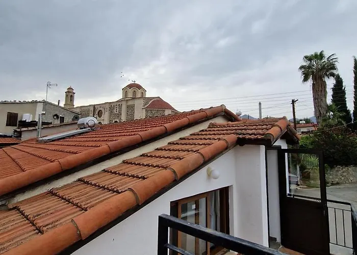 The Rock House - Beautiful Countryside With Mandarins Oranges And Olive Trees,. Near Limassol At Eptagonia Village. Prázdninový dům