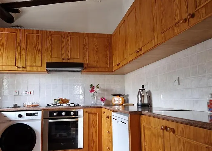 Prázdninový dům The Rock House - Beautiful Countryside With Mandarins Oranges And Olive Trees,. Near Limassol At Eptagonia Village. *