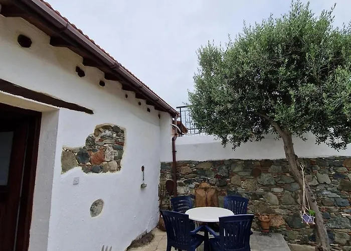 Prázdninový dům The Rock House - Beautiful Countryside With Mandarins Oranges And Olive Trees,. Near Limassol At Eptagonia Village. *