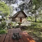 Vakantiehuis The Rock House - Beautiful Countryside With Mandarins Oranges And Olive Trees,. Near Limassol At Eptagonia Village.