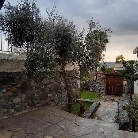 The Rock House: Rustic Retreat In Eptagonia's Citrus Groves Holiday home