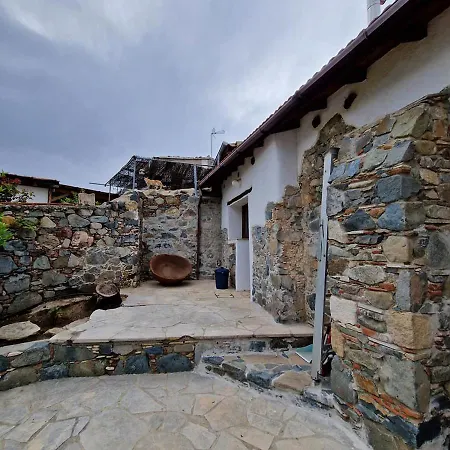 別荘 The Rock House - Beautiful Countryside With Mandarins Oranges And Olive Trees,. Near Limassol At Eptagonia Village.