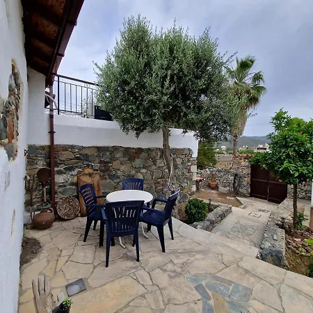 The Rock House - Beautiful Countryside With Mandarins Oranges And Olive Trees,. Near Limassol At Eptagonia Village. Дом отдыха