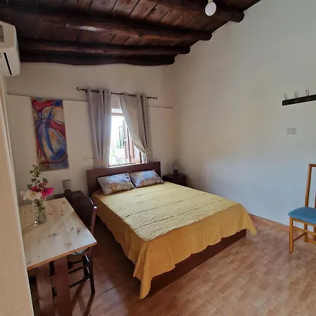 Дом отдыха The Rock House - Beautiful Countryside With Mandarins Oranges And Olive Trees,. Near Limassol At Eptagonia Village. Ephtagonia