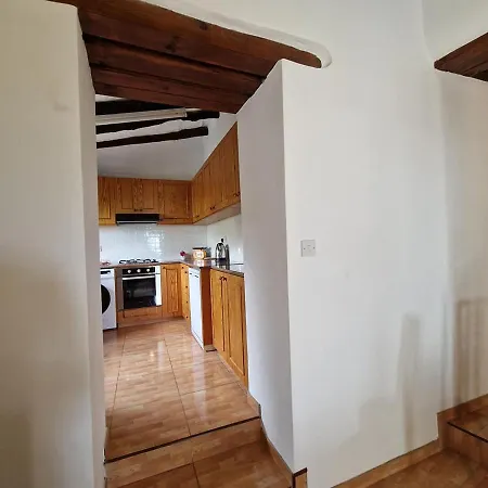 Дом отдыха The Rock House - Beautiful Countryside With Mandarins Oranges And Olive Trees,. Near Limassol At Eptagonia Village. Ephtagonia