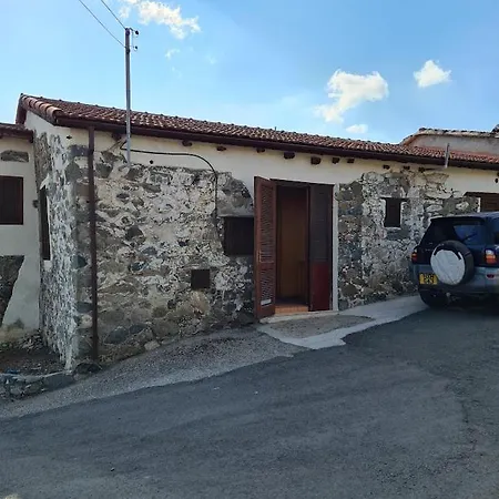 The Rock House: Rustic Retreat In Eptagonia's Citrus Groves Holiday home Ephtagonia
