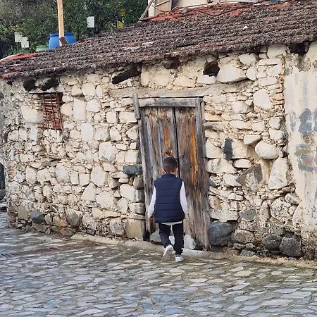 Дом отдыха The Rock House - Beautiful Countryside With Mandarins Oranges And Olive Trees,. Near Limassol At Eptagonia Village.