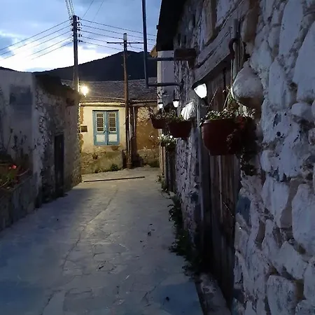The Rock House - Beautiful Countryside With Mandarins Oranges And Olive Trees,. Near Limassol At Eptagonia Village. 別荘 *