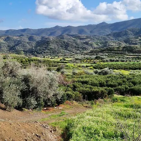 Дом отдыха The Rock House - Beautiful Countryside With Mandarins Oranges And Olive Trees,. Near Limassol At Eptagonia Village. Ephtagonia