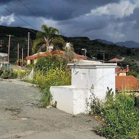 Дом отдыха The Rock House - Beautiful Countryside With Mandarins Oranges And Olive Trees,. Near Limassol At Eptagonia Village. Ephtagonia