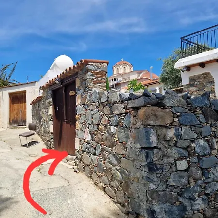 The Rock House: Rustic Retreat In Eptagonia's Citrus Groves Holiday home