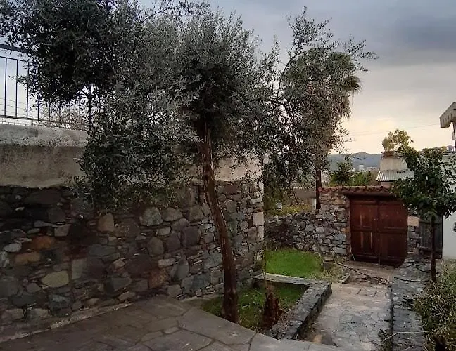 The Rock House - Beautiful Countryside With Mandarins Oranges And Olive Trees,. Near Limassol At Eptagonia Village. Feriehus