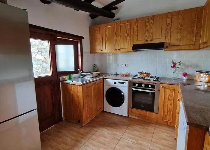 Feriehus The Rock House - Beautiful Countryside With Mandarins Oranges And Olive Trees,. Near Limassol At Eptagonia Village. *