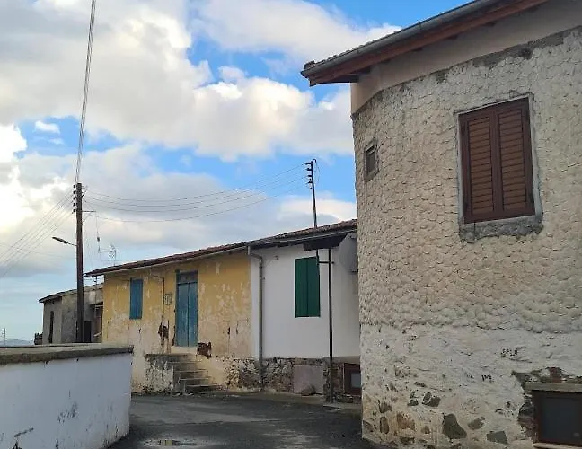The Rock House - Beautiful Countryside With Mandarins Oranges And Olive Trees,. Near Limassol At Eptagonia Village. Semesterbostad *