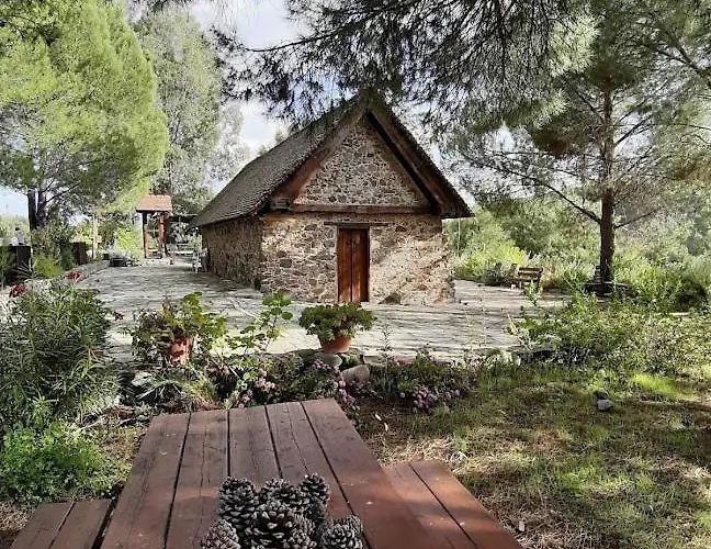 Feriehus The Rock House - Beautiful Countryside With Mandarins Oranges And Olive Trees,. Near Limassol At Eptagonia Village.