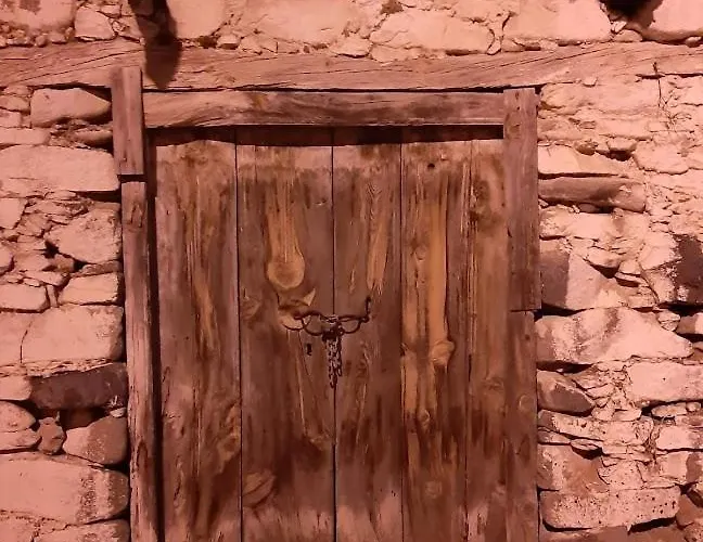 The Rock House - Beautiful Countryside With Mandarins Oranges And Olive Trees,. Near Limassol At Eptagonia Village. Feriehus Ephtagonia