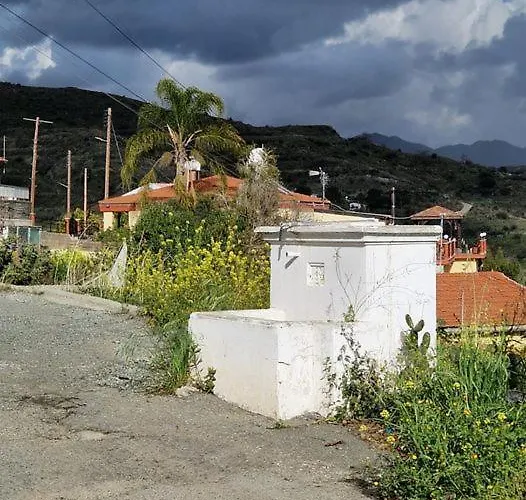 Feriehus The Rock House - Beautiful Countryside With Mandarins Oranges And Olive Trees,. Near Limassol At Eptagonia Village. Ephtagonia