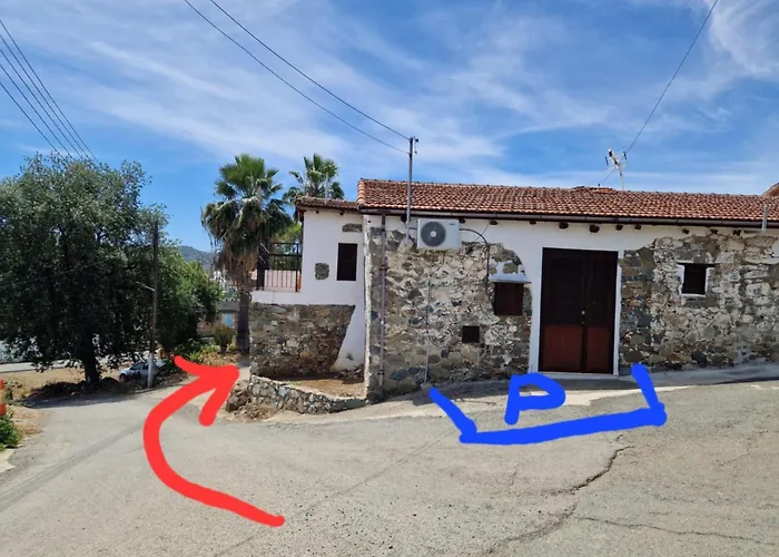 Feriehus The Rock House - Beautiful Countryside With Mandarins Oranges And Olive Trees,. Near Limassol At Eptagonia Village.