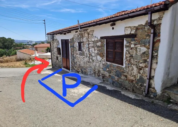 The Rock House - Beautiful Countryside With Mandarins Oranges And Olive Trees,. Near Limassol At Eptagonia Village. Semesterbostad *