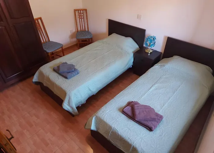 The Rock House - Beautiful Countryside With Mandarins Oranges And Olive Trees,. Near Limassol At Eptagonia Village. Feriehus *